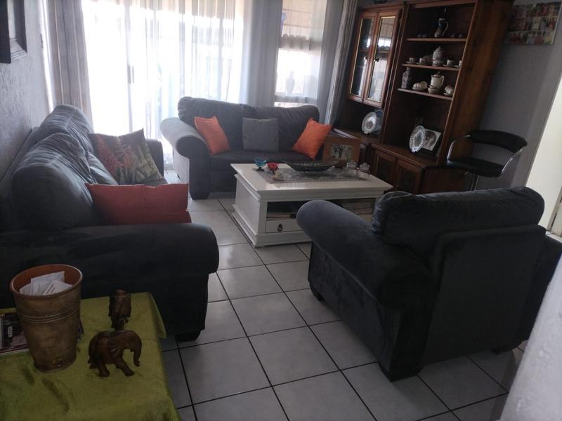 2 Bedroom Property for Sale in Mondeor Gauteng