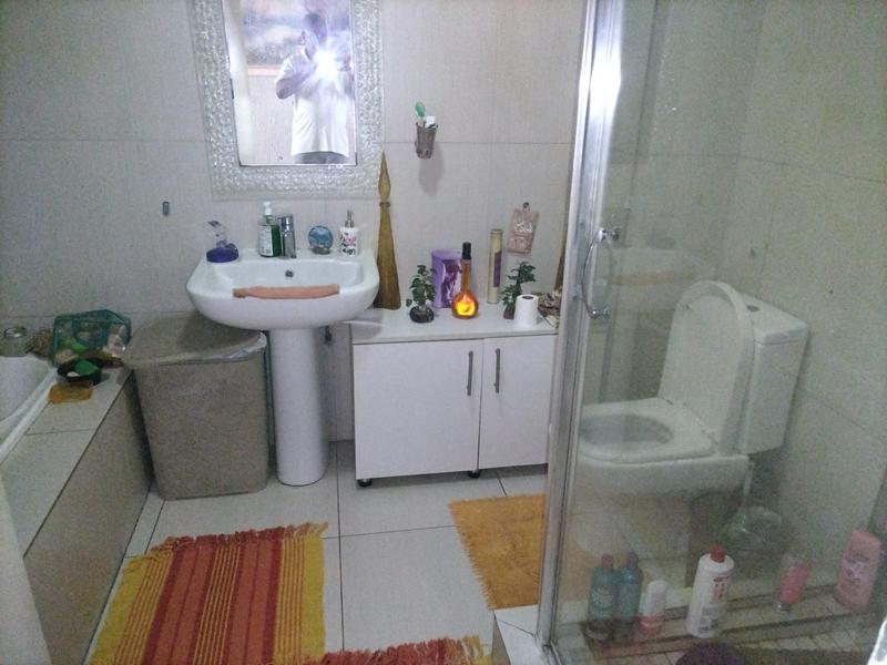 2 Bedroom Property for Sale in Mondeor Gauteng