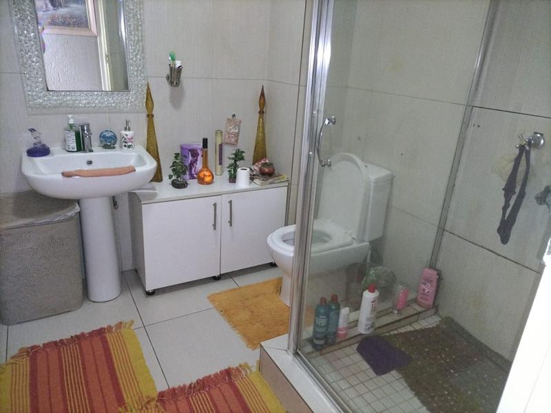 2 Bedroom Property for Sale in Mondeor Gauteng