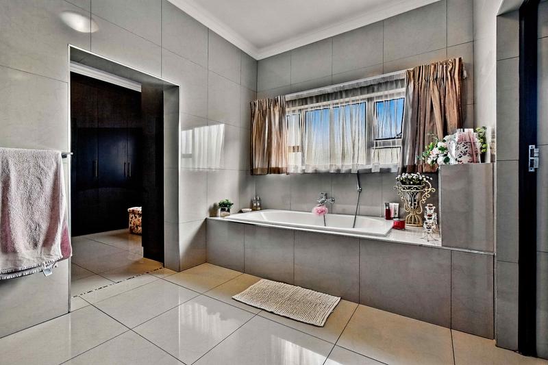 4 Bedroom Property for Sale in Zambezi Country Estate Gauteng
