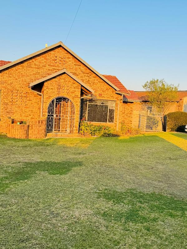 To Let 3 Bedroom Property for Rent in Windmill Park Gauteng