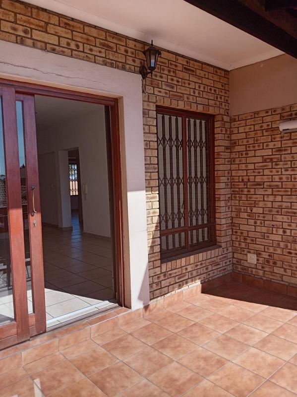 2 Bedroom Property for Sale in Sonneveld Gauteng