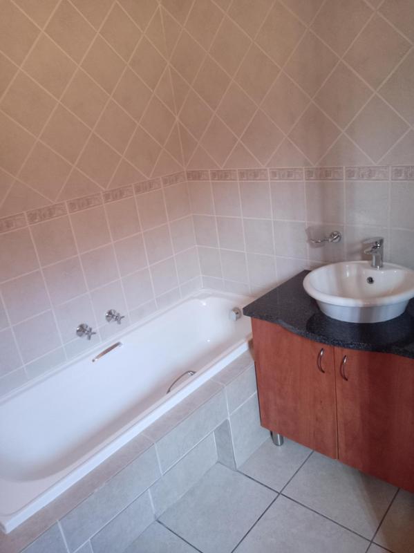 2 Bedroom Property for Sale in Sonneveld Gauteng