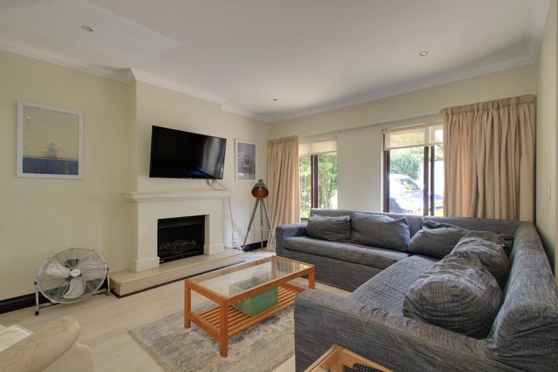 To Let 4 Bedroom Property for Rent in Beverley Gauteng
