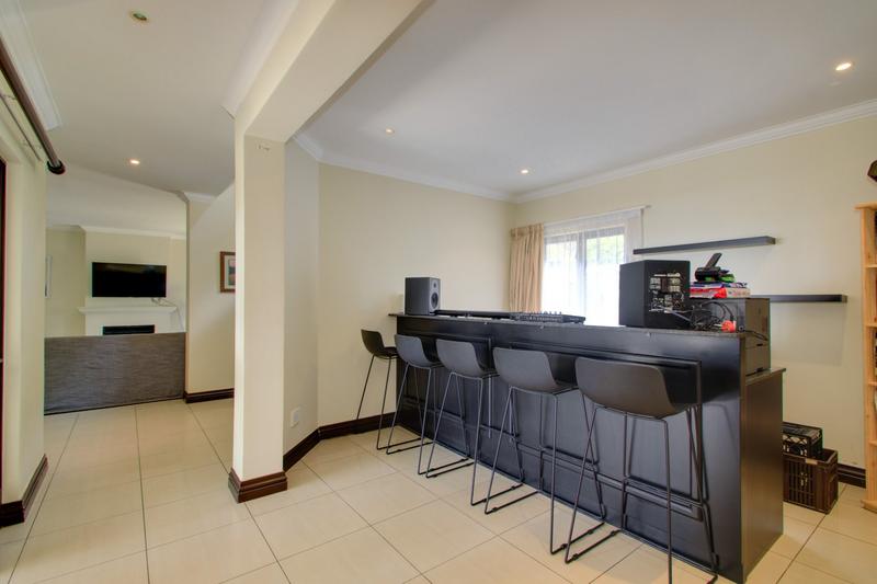 To Let 4 Bedroom Property for Rent in Beverley Gauteng
