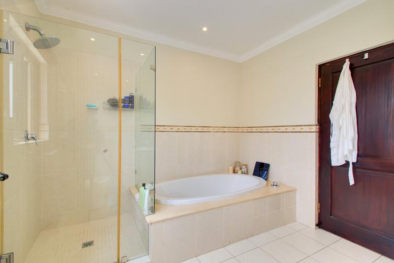 To Let 4 Bedroom Property for Rent in Beverley Gauteng