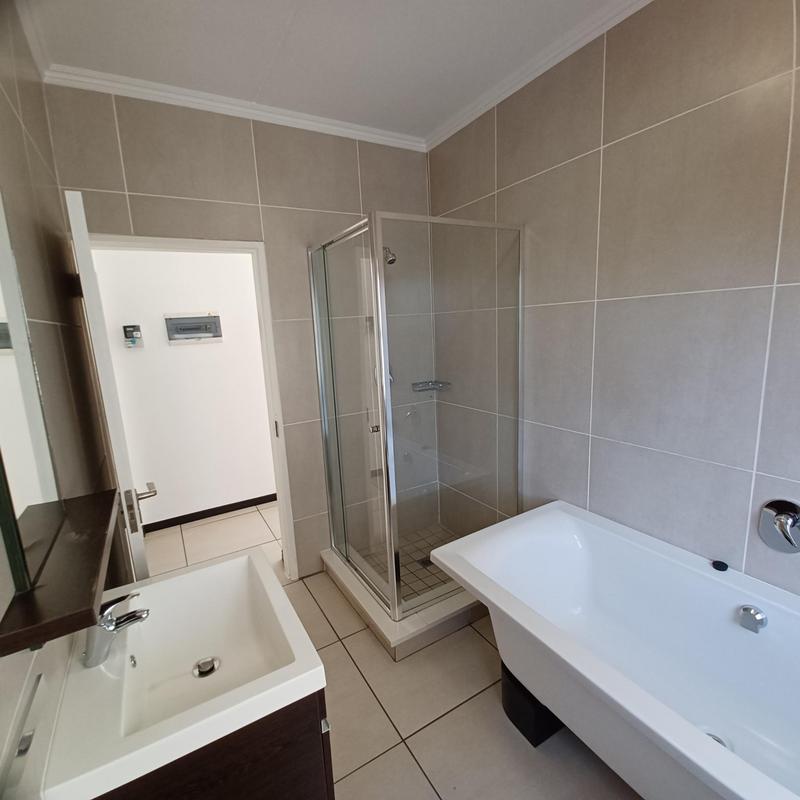 To Let 2 Bedroom Property for Rent in Broadacres Gauteng