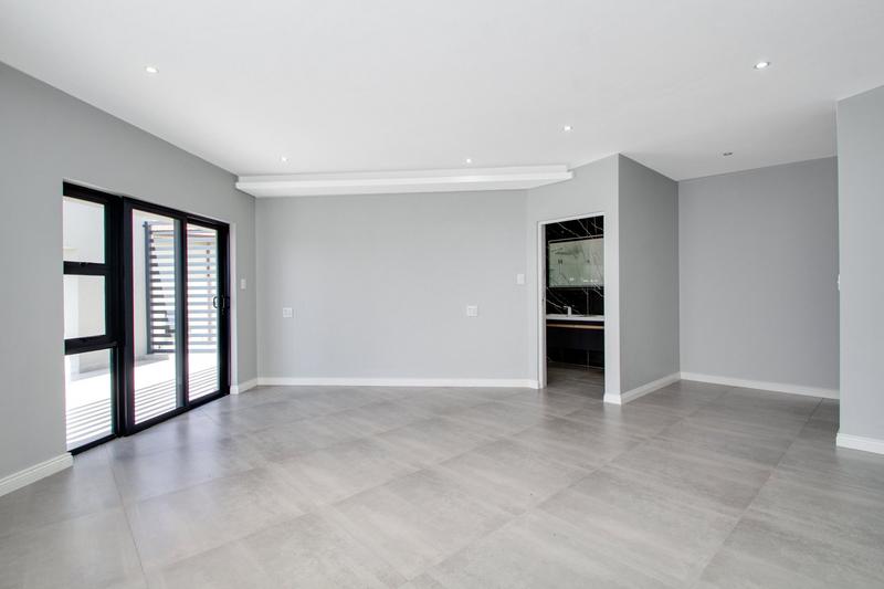 To Let 4 Bedroom Property for Rent in Broadacres Gauteng