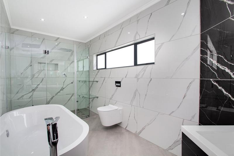 To Let 4 Bedroom Property for Rent in Broadacres Gauteng