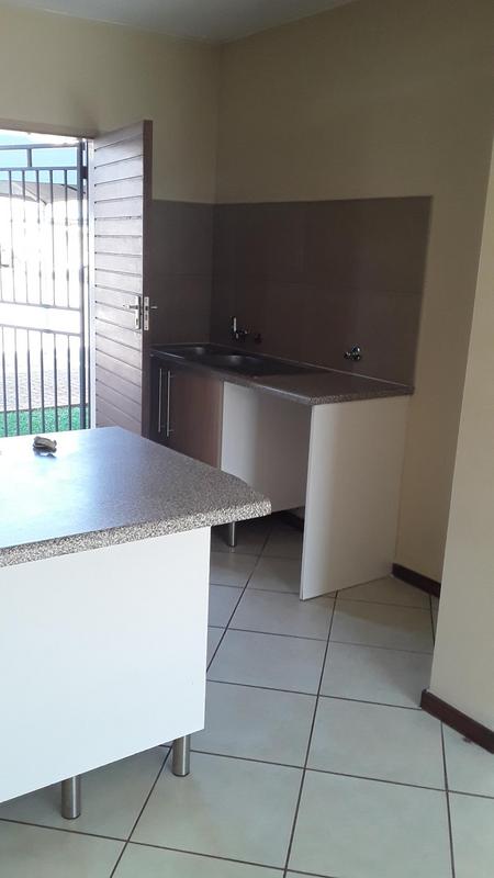 To Let 2 Bedroom Property for Rent in Stone Ridge Gauteng