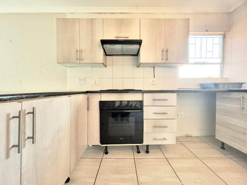 To Let 2 Bedroom Property for Rent in Vorna Valley Gauteng