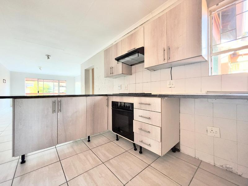 To Let 2 Bedroom Property for Rent in Vorna Valley Gauteng