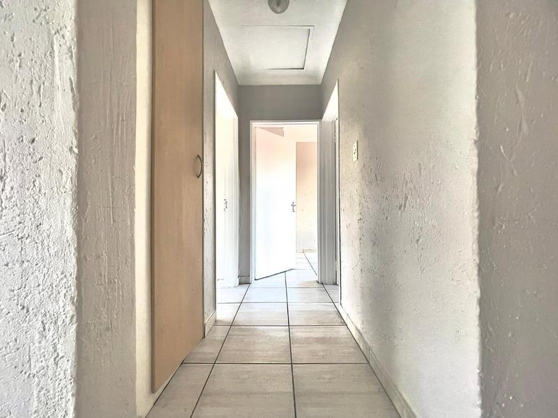 To Let 2 Bedroom Property for Rent in Vorna Valley Gauteng