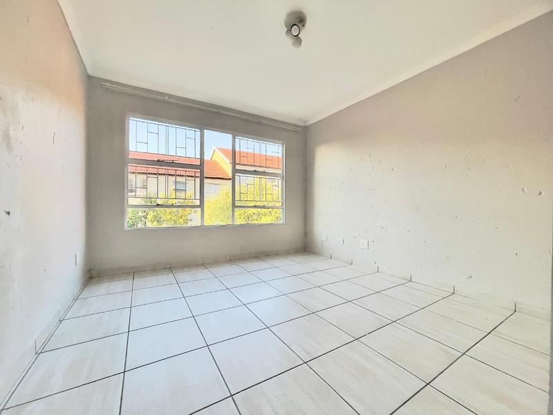 To Let 2 Bedroom Property for Rent in Vorna Valley Gauteng