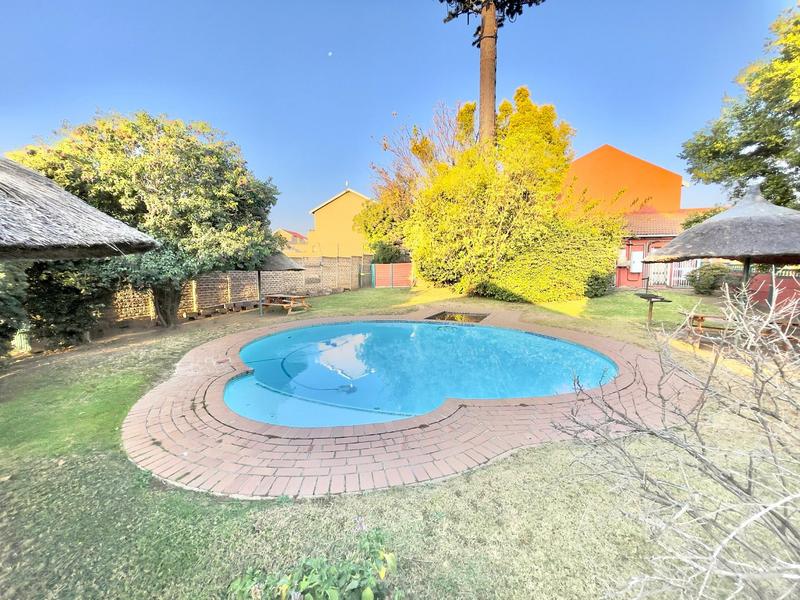 To Let 2 Bedroom Property for Rent in Vorna Valley Gauteng
