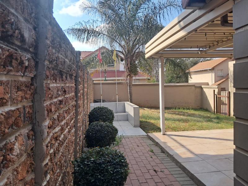 3 Bedroom Property for Sale in Buccleuch Gauteng