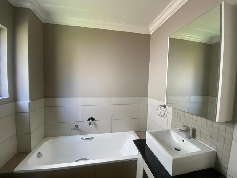 To Let 2 Bedroom Property for Rent in Broadacres Gauteng