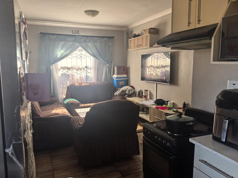 2 Bedroom Property for Sale in Clayville Gauteng