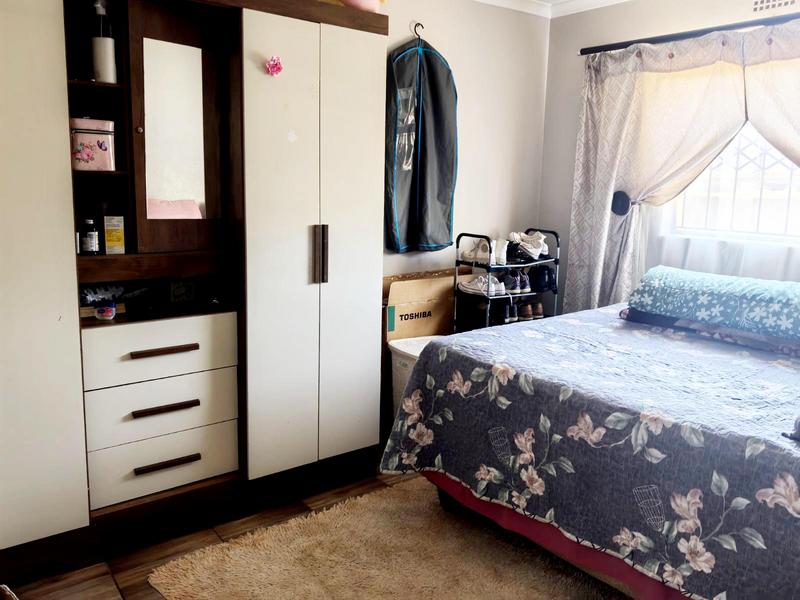2 Bedroom Property for Sale in Clayville Gauteng