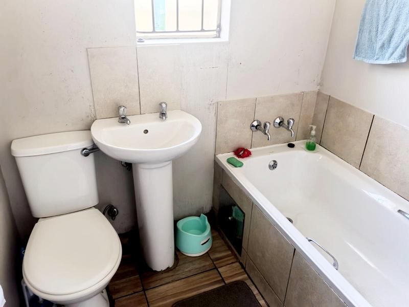 2 Bedroom Property for Sale in Clayville Gauteng