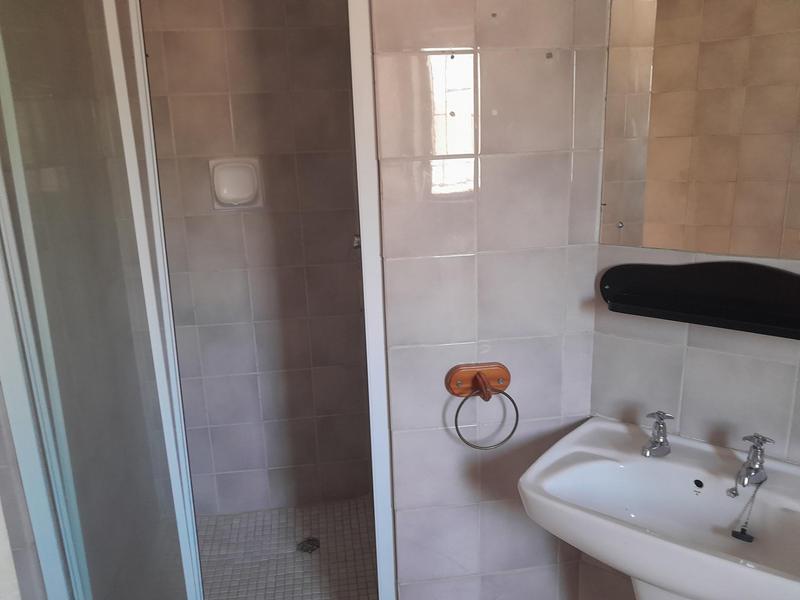 To Let 2 Bedroom Property for Rent in Magaliessig Gauteng