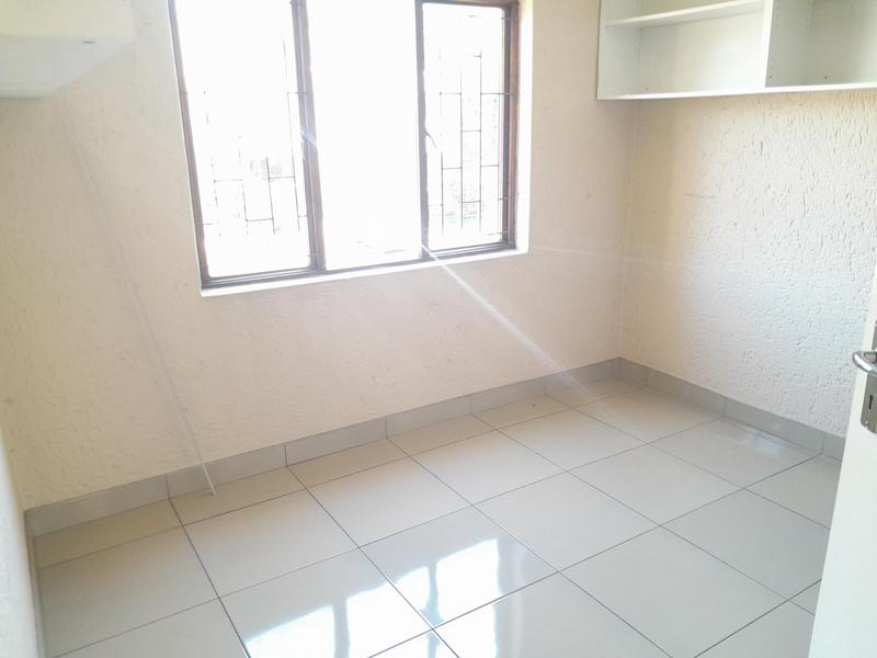 To Let 2 Bedroom Property for Rent in Magaliessig Gauteng