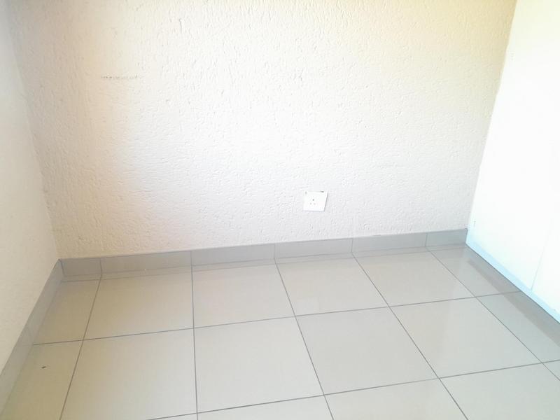 To Let 2 Bedroom Property for Rent in Magaliessig Gauteng