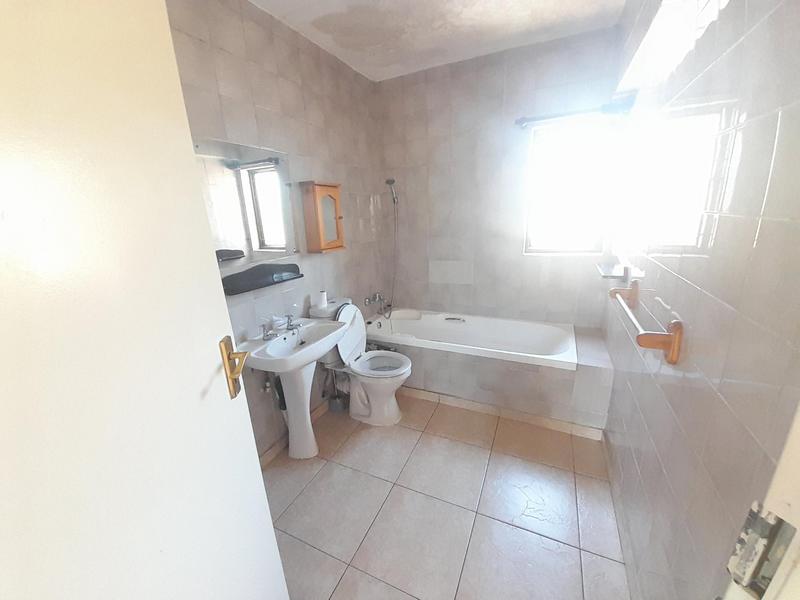 To Let 2 Bedroom Property for Rent in Magaliessig Gauteng
