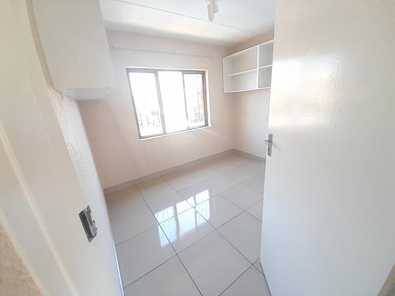 To Let 2 Bedroom Property for Rent in Magaliessig Gauteng