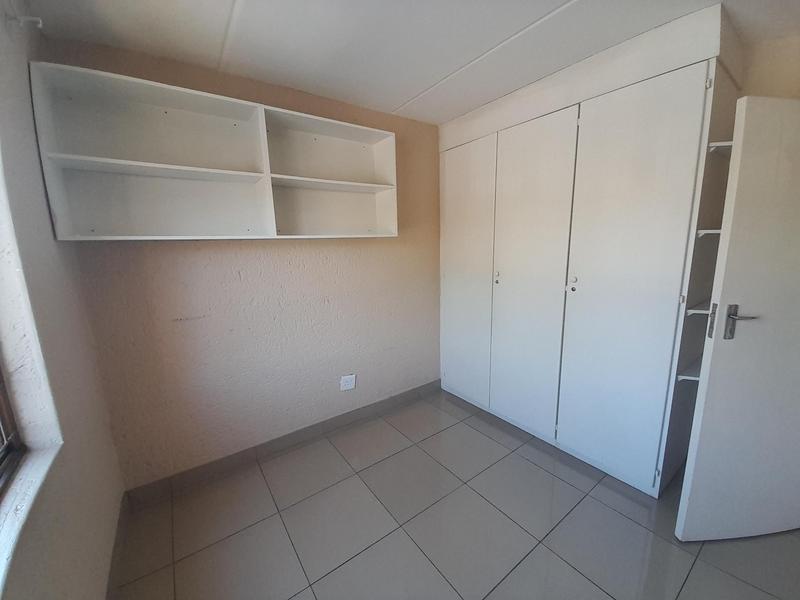 To Let 2 Bedroom Property for Rent in Magaliessig Gauteng