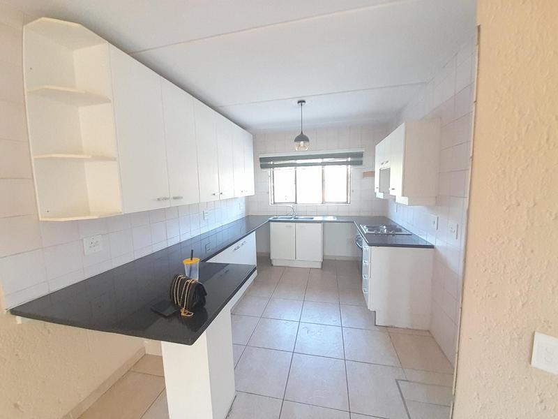To Let 2 Bedroom Property for Rent in Magaliessig Gauteng