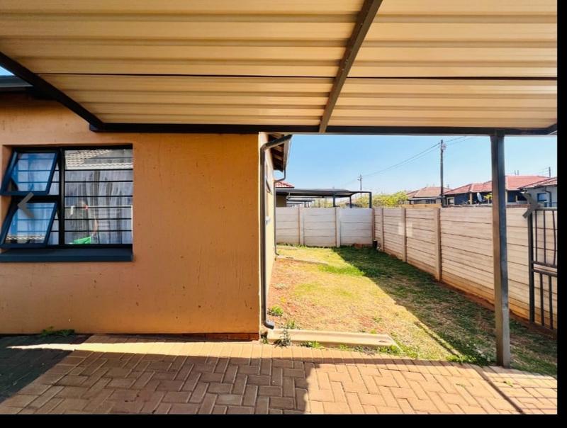 2 Bedroom Property for Sale in Protea Glen Gauteng