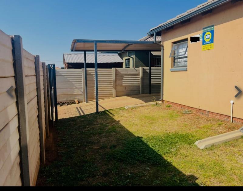 2 Bedroom Property for Sale in Protea Glen Gauteng