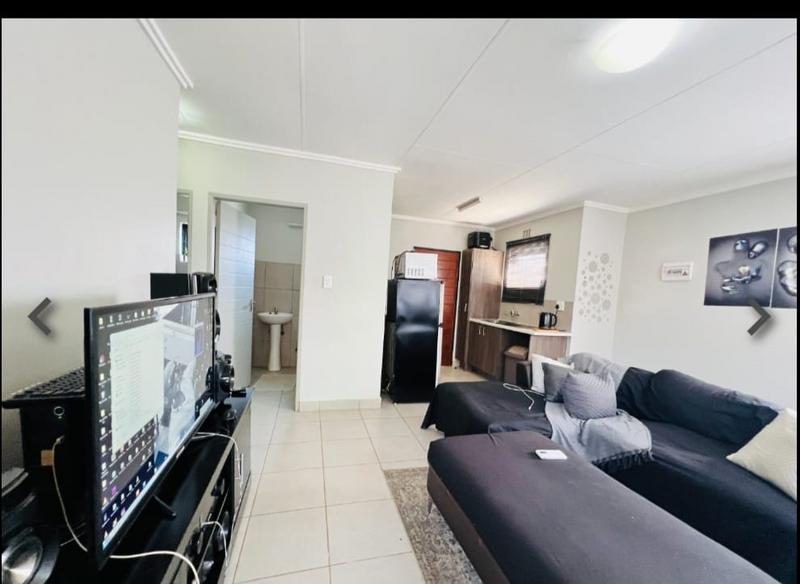 2 Bedroom Property for Sale in Protea Glen Gauteng