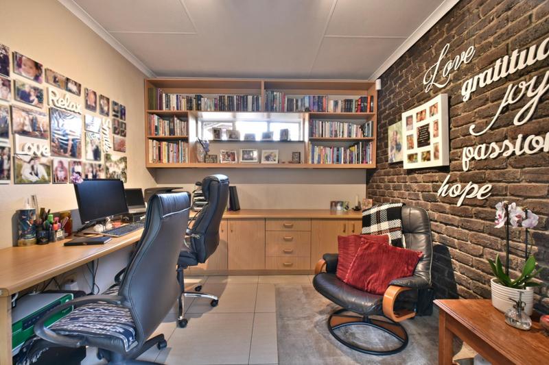4 Bedroom Property for Sale in Mulbarton Gauteng