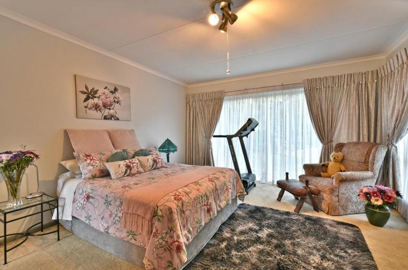 4 Bedroom Property for Sale in Mulbarton Gauteng
