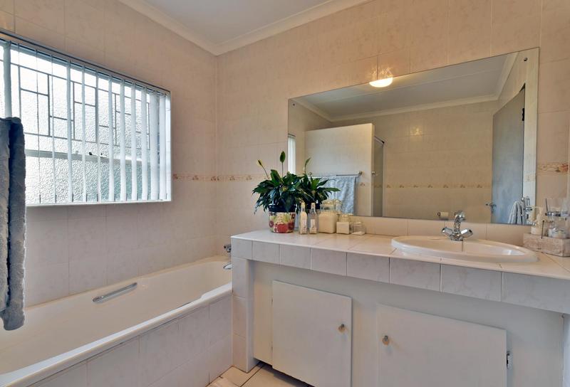 4 Bedroom Property for Sale in Mulbarton Gauteng