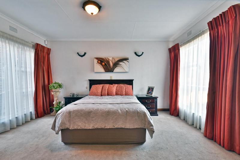 4 Bedroom Property for Sale in Mulbarton Gauteng