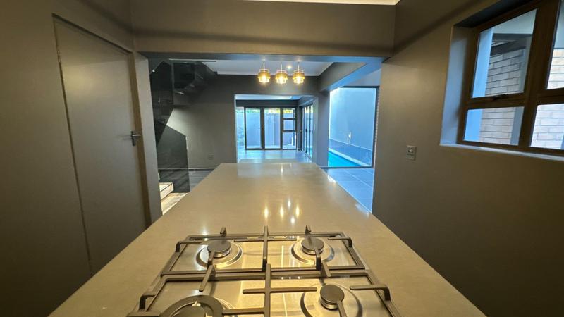 To Let 2 Bedroom Property for Rent in Fourways Gauteng