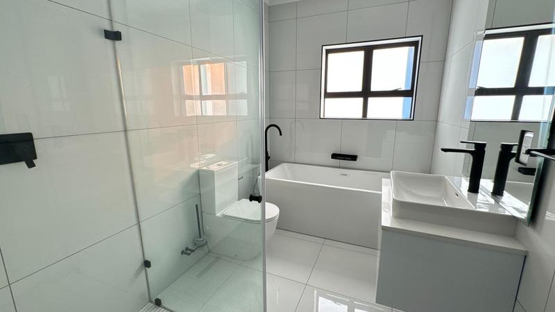 To Let 2 Bedroom Property for Rent in Fourways Gauteng