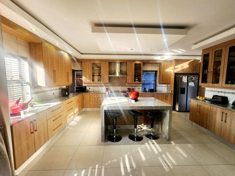 5 Bedroom Property for Sale in Zambezi Country Estate Gauteng
