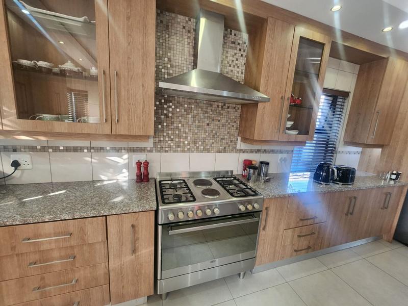 5 Bedroom Property for Sale in Zambezi Country Estate Gauteng