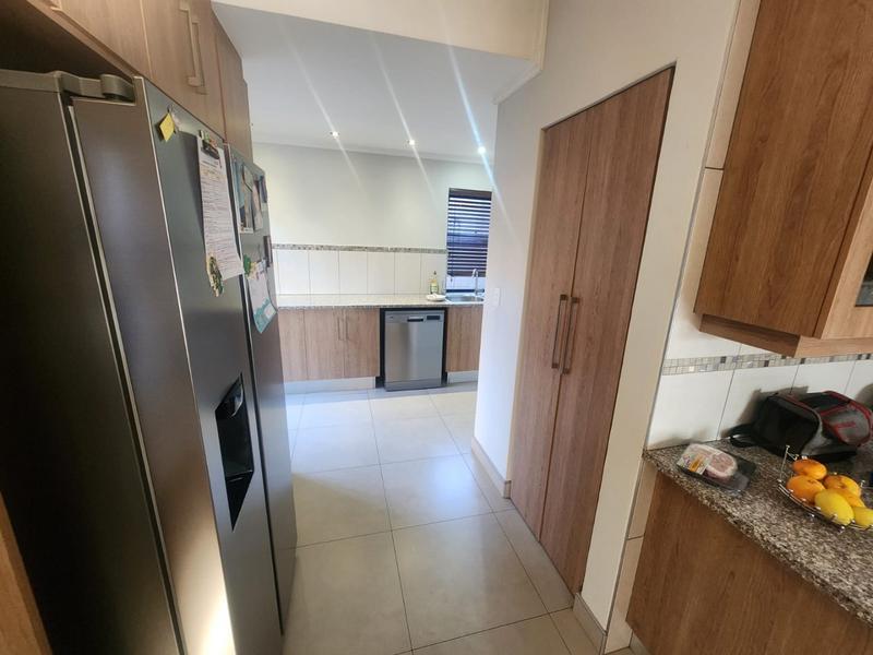5 Bedroom Property for Sale in Zambezi Country Estate Gauteng