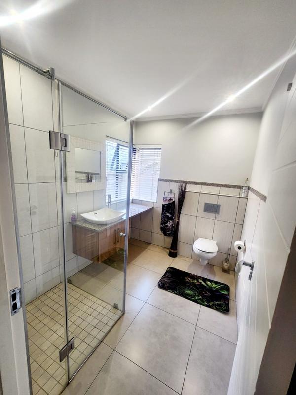 5 Bedroom Property for Sale in Zambezi Country Estate Gauteng