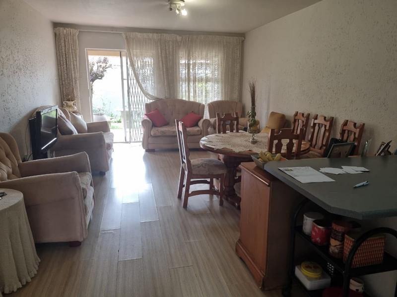 3 Bedroom Property for Sale in Brackendowns Gauteng