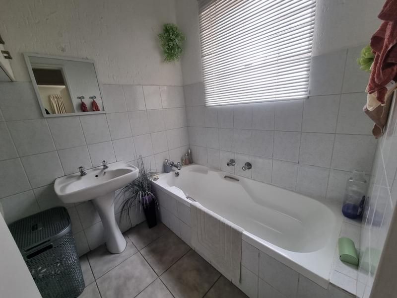 3 Bedroom Property for Sale in Brackendowns Gauteng
