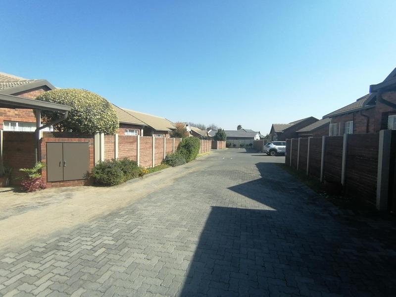 To Let 3 Bedroom Property for Rent in Bergbron Gauteng