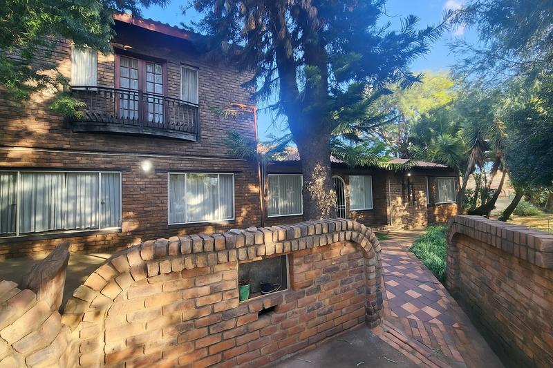 5 Bedroom Property for Sale in Eldoraigne Gauteng