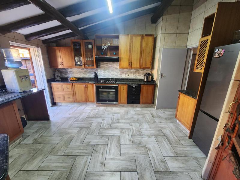 5 Bedroom Property for Sale in Eldoraigne Gauteng