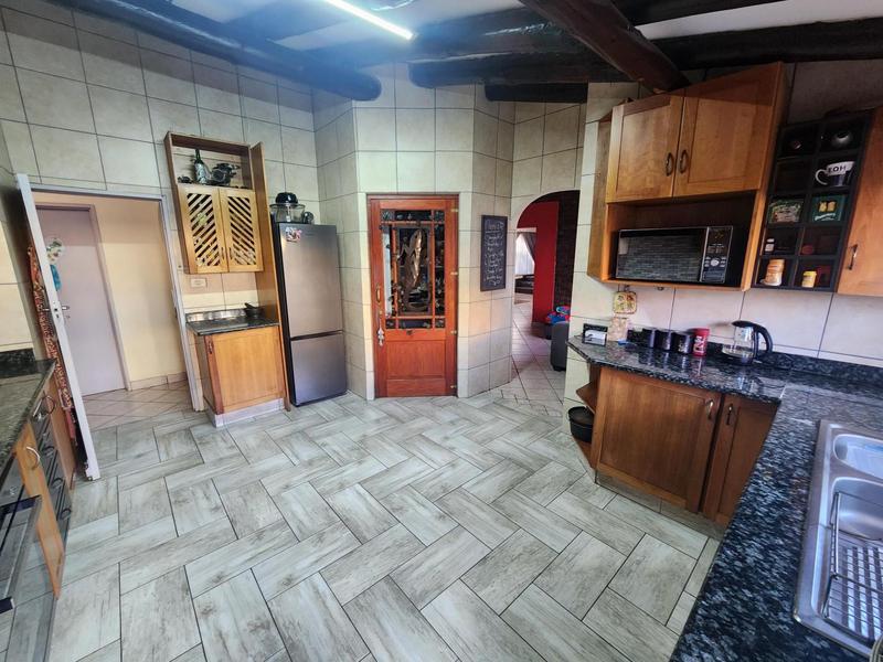 5 Bedroom Property for Sale in Eldoraigne Gauteng